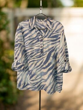 JM Collection Blue Zebra Print 3/4 Roll Tab Sleeve Popover Size 18